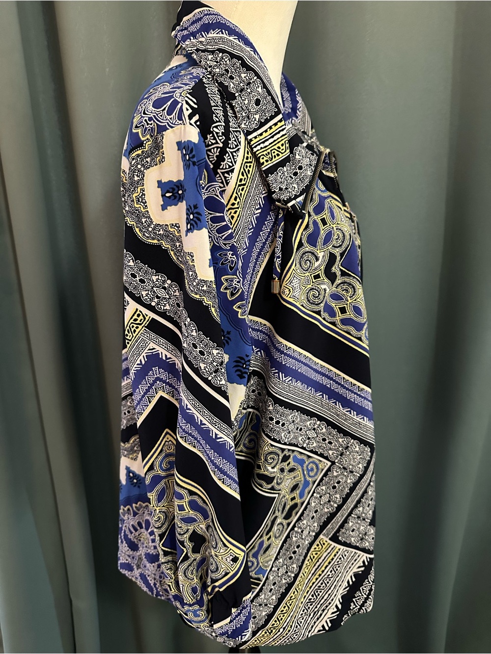 Zenergy Chico’s Women’s Size 3 Blue Paisley Quarter Zip Pullover Top Jacket XL - Picture 3 of 6